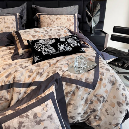 Jacquard-musterte Wendebettwäsche Set mit Satinbesatz und dekorativen Kissenbezügen