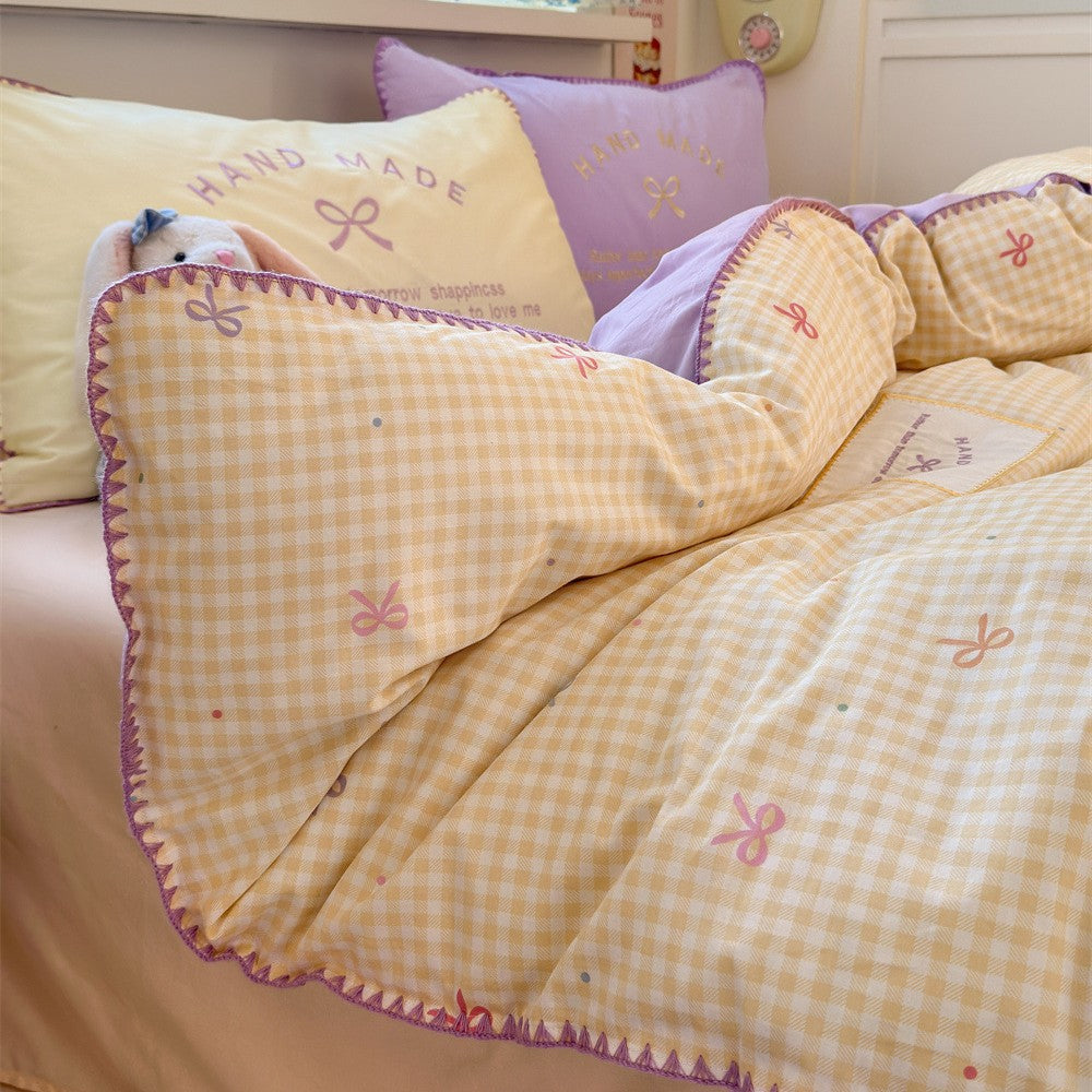 Gefüllte Steppdecke mit Karomuster, Wendbares Bett-Set und Bestickten Kissen