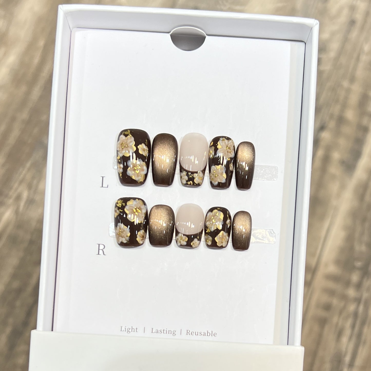 Künstlerisches floral-verziertes Press-On-Nagelset Brehn