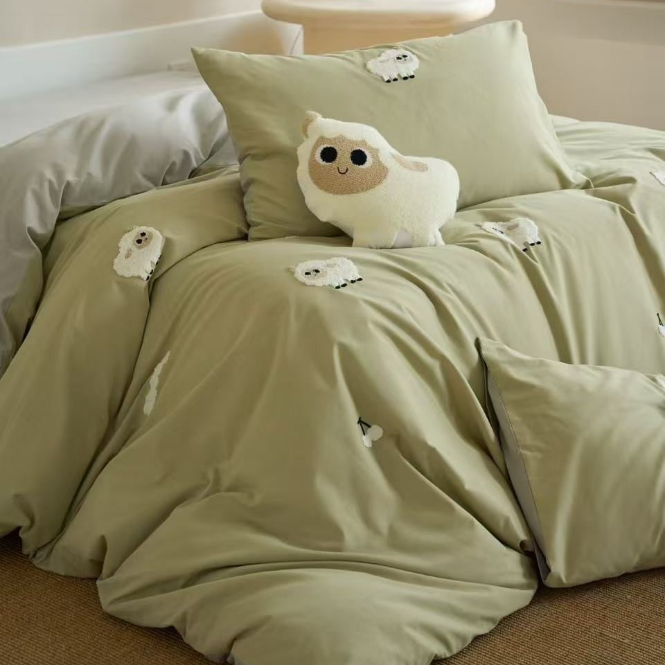 Kinderbettwäsche-Set mit gestickten Pinguin-Applikationen und Kuschelplüsch-Details