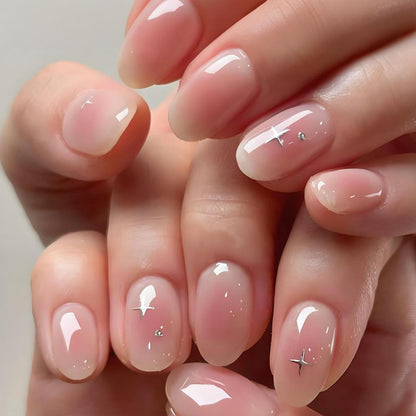 Kunstnagelset mit elegantem French-Akzent und Glitzerdetails Brehn
