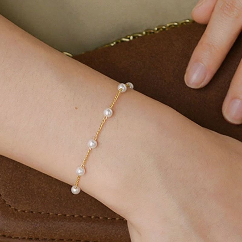 Elegante Perlenakzent-Kettenarmband Brehn