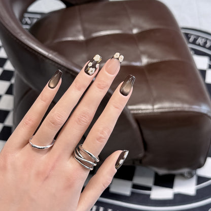 Künstlerisches floral-verziertes Press-On-Nagelset Brehn