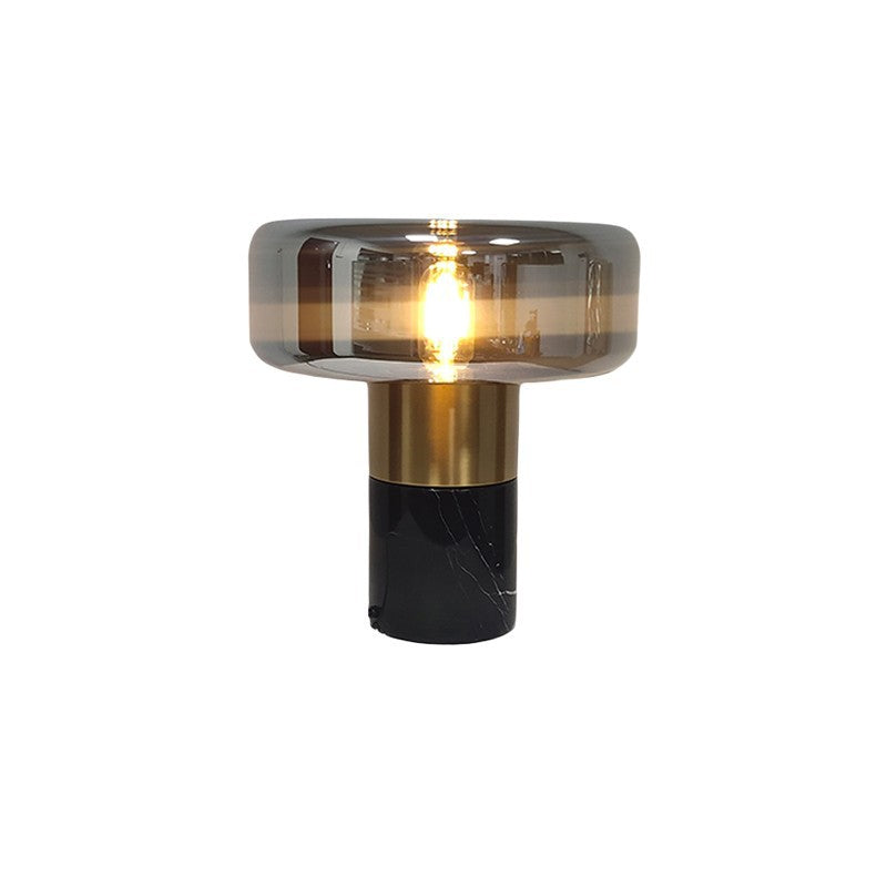 Moderne Tischlampe aus Glas mit goldenen Akzenten