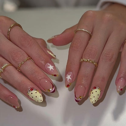 Kunstnagel Set mit luxuriösen Akzenten und kreativen Designs Brehn