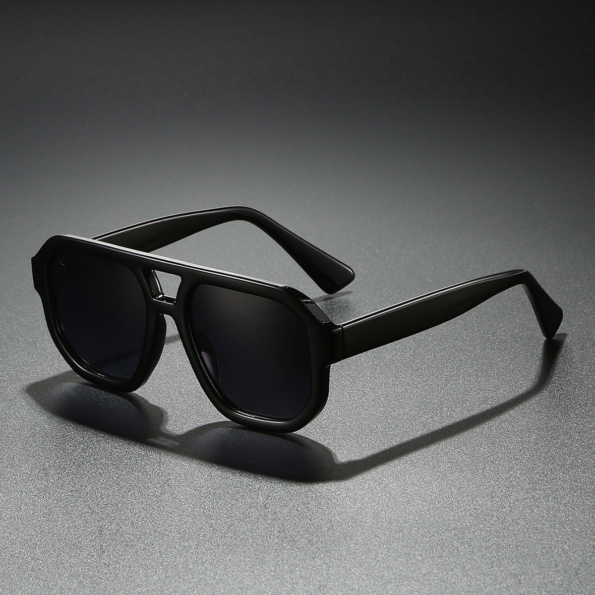 Damen Sonnenbrille im modernen urbanen Design mit breitem Rand Brehn