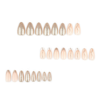 Kunstvolle Nagelkunst mit elegantem Gold-Design Brehn