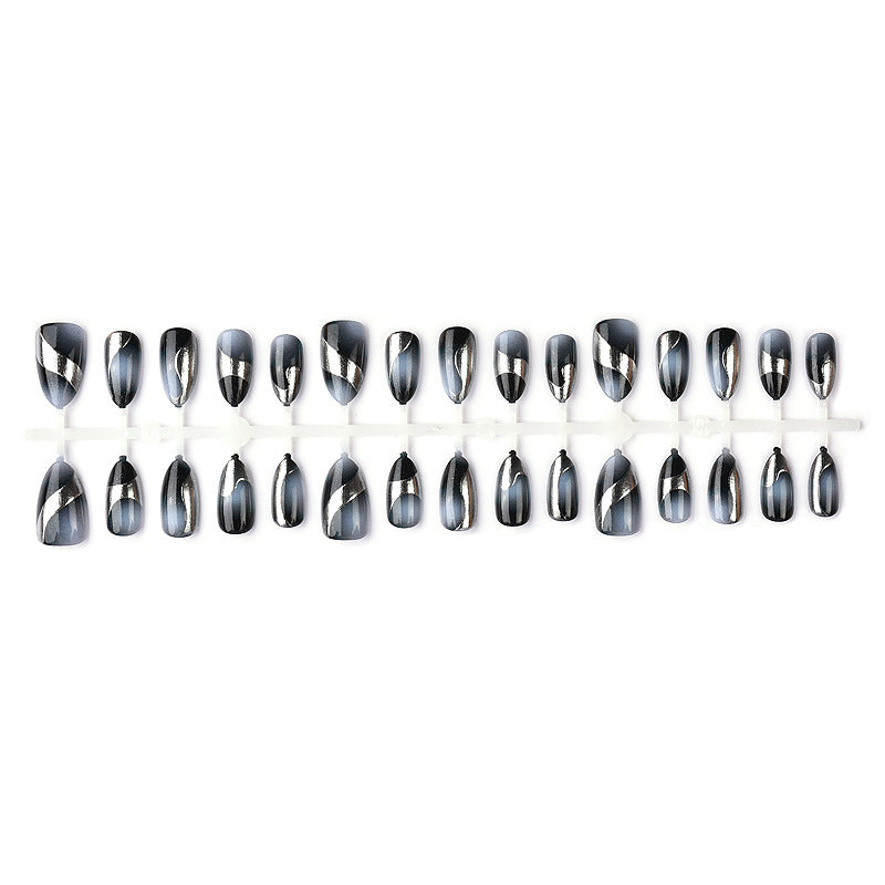 Künstlerisches Glam Nageldesign Brehn