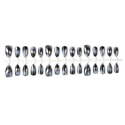 Künstlerisches Glam Nageldesign Brehn