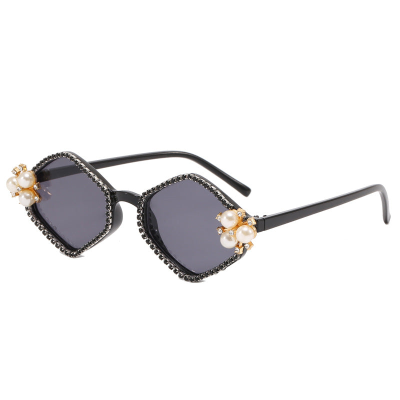 Damen extravagante Sonnenbrille mit glamourösen Perlendetails Brehn
