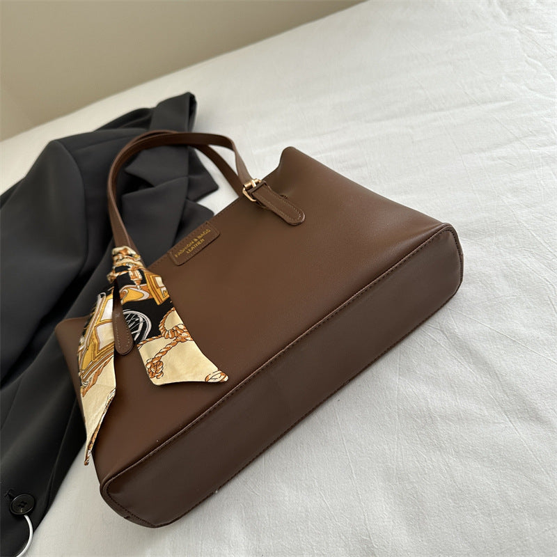 Elegante Kunstleder Tote Bag mit Schal-Detail