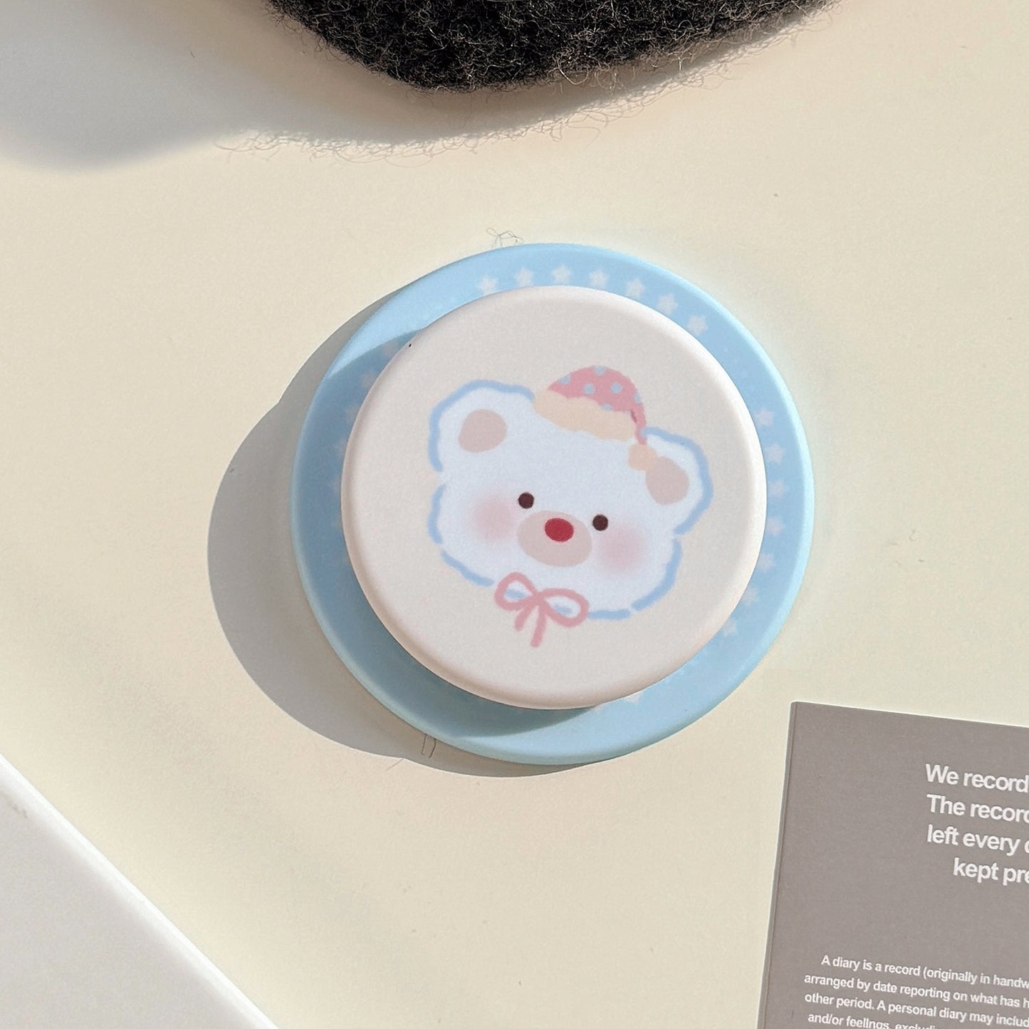 Dekorativer Smartphone Fingerhalter im Hundedesign Brehn