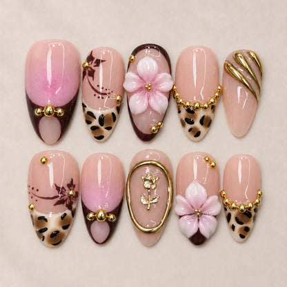 Kunstnagelset mit luxuriösen Akzenten Brehn