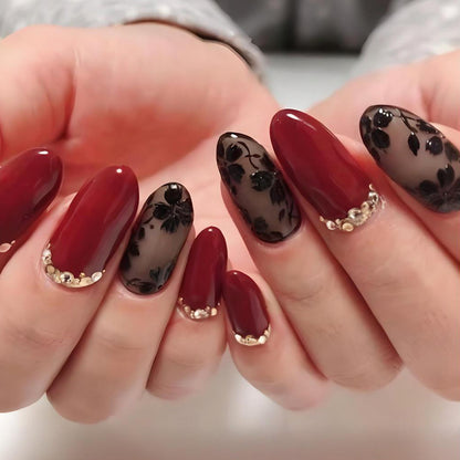 Kunstnagelset mit floralen und glamourösen Akzenten Brehn