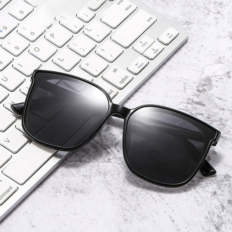 Damen moderne Quadratische Sonnenbrille mit UV-Schutz und schmalen Bügeln Brehn