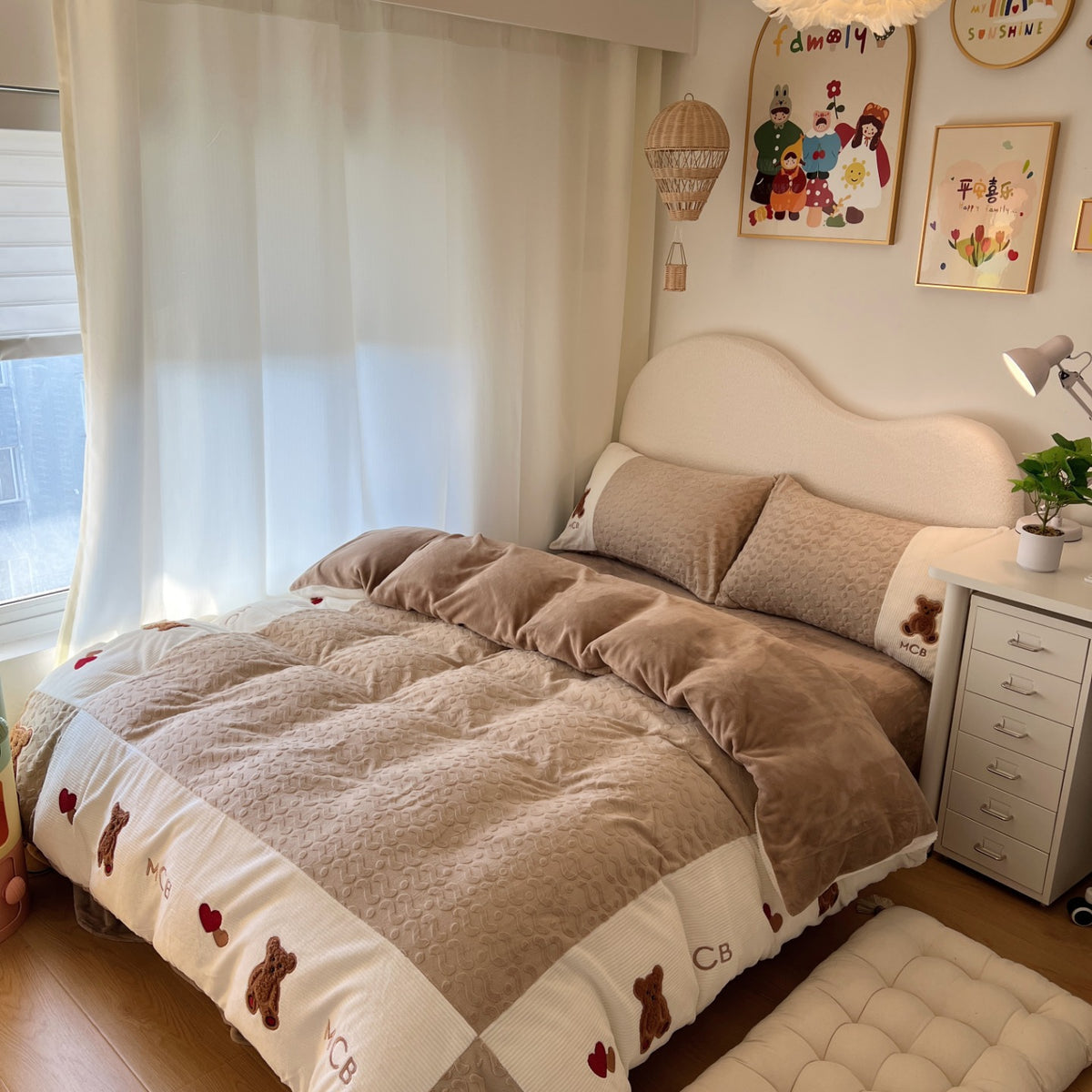 Plüschgestepptes Teddy-Applikations Wendebettwäsche-Set mit bestickten Kissenbezügen