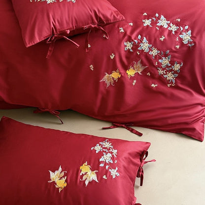 Luxuriöses Satin-Bettwäscheset mit aufwendiger floral-fischiger Stickerei