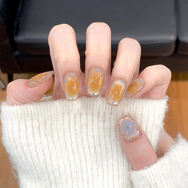 Künstlerisches Press-On-Nagelset mit skurrilen Punktdesigns Brehn