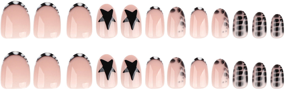 Kunstnagelset mit stilvollen Sternen- und geometrischen Mustern Brehn