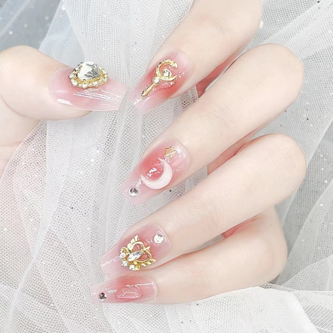 Elegante und Glänzende Nagelkunst Brehn