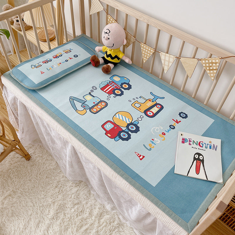 Gepolsterte Baby-Krippenauflage mit Gute‑Nacht-Print, rutschfester Unterseite und abwischbarem Bezug