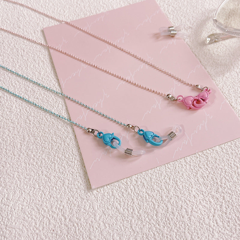 Filigrane Brillenhalterkette mit Herzanhänger Brehn