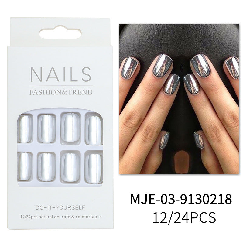 DIY Press-On Nail Set mit elegantem natürlichem Finish Brehn