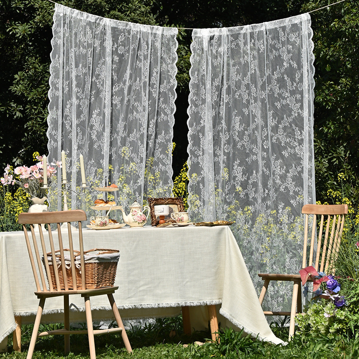 Elegante florale Spitzenfensterbehänge