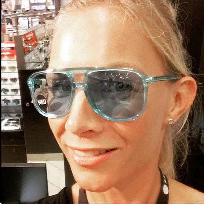 Damen modische Sonnenbrille im transparenten Design mit farbigen Gläsern Brehn