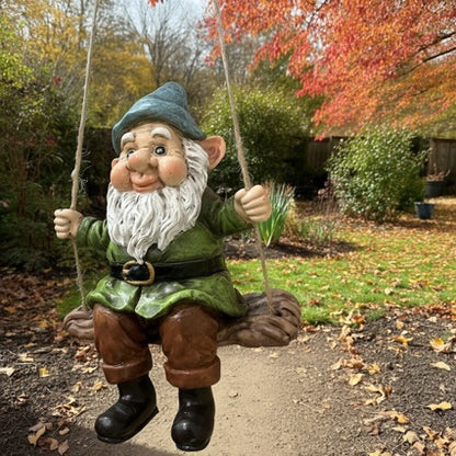 Gartenwichtel auf Schaukel Brehn