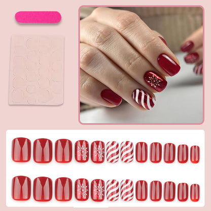 Kunstnagelset mit festlichen Winter-Motiven und Glitzerakzenten Brehn