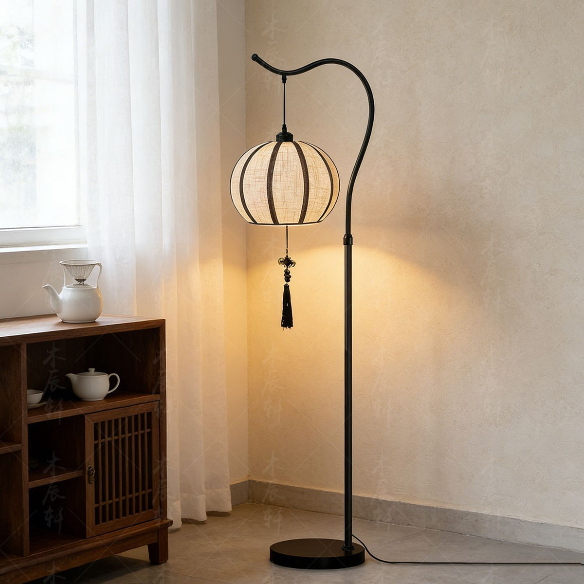 Oriental-inspirierte Stehlampe