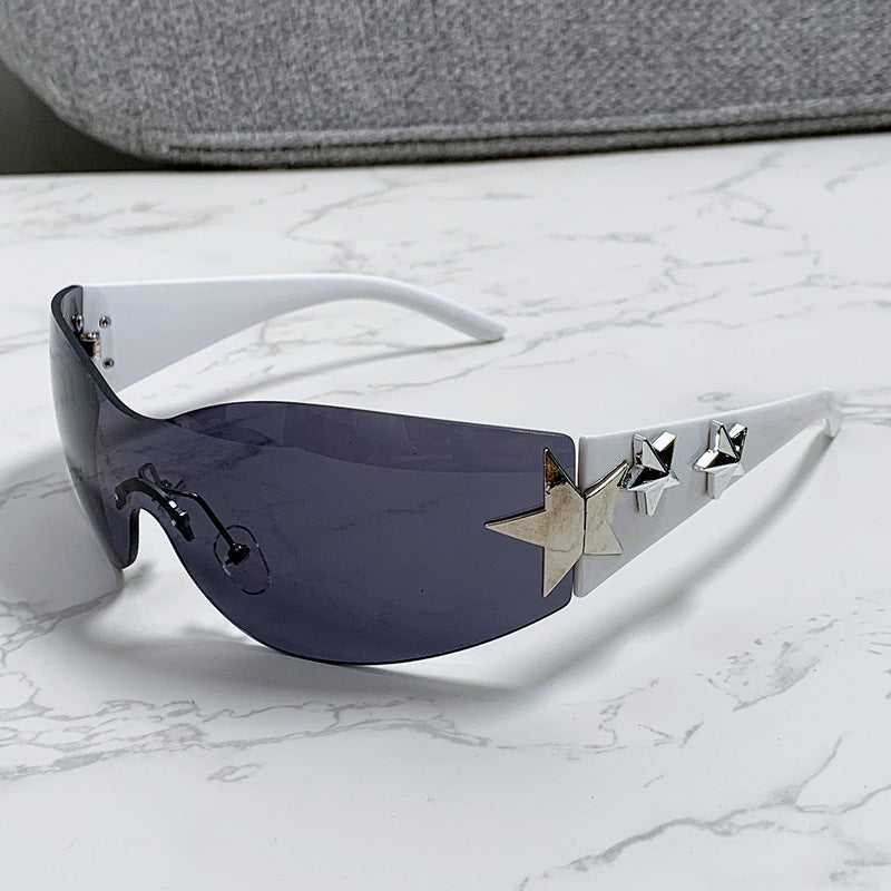 Damen stylische Sportsonnenbrille mit Drittelrahmen und auffälligen Sternenakzenten Brehn