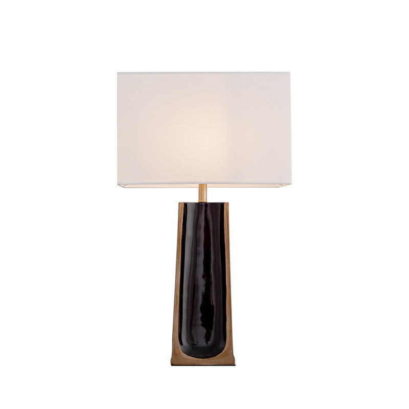Elegante dekorative Tischlampe mit zeitgemäßem Design