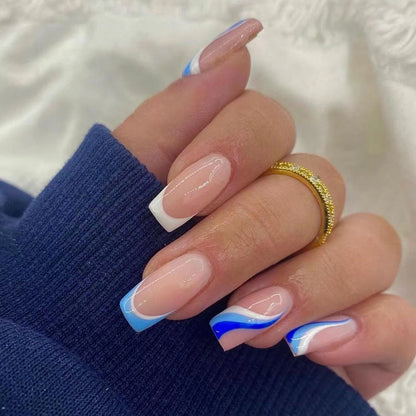 Kunstvolle und elegante Nagelverlängerungen mit Wellen-Design Brehn