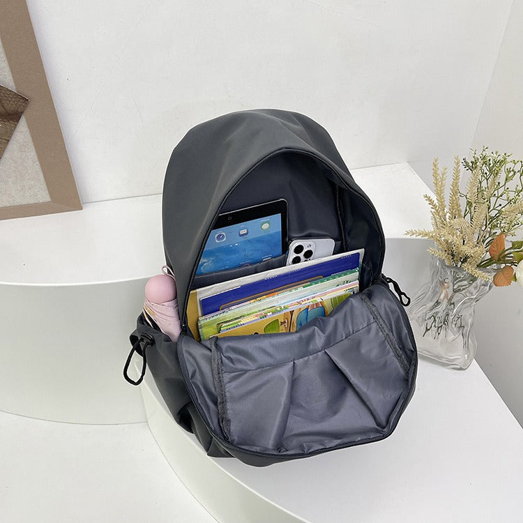 Rucksack mit Vielseitigen Fächern und Charmantem Anhänger Brehn