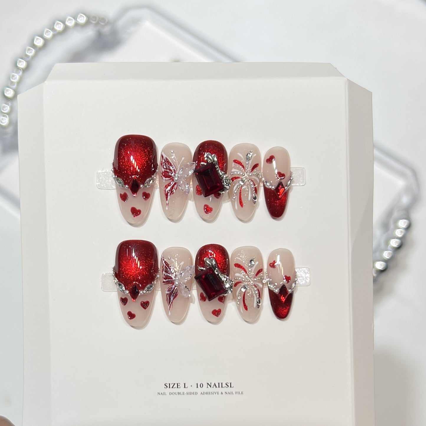 Dekoratives thematisches Press-On Nagelset Brehn