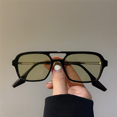 Damen trendige quadratische Sonnenbrille mit transparentem Rahmen und sanften Gläsern Brehn