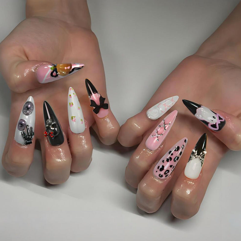 Glamouröse Kunstnägel mit exklusiven Halloween-Motiven Brehn