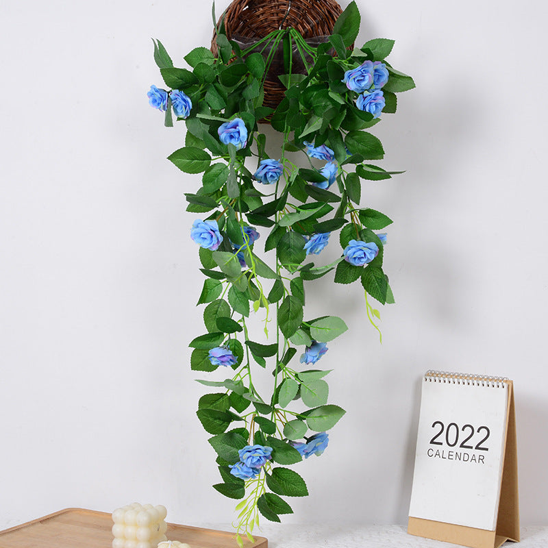 Dekorative hängende Blumenanordnung