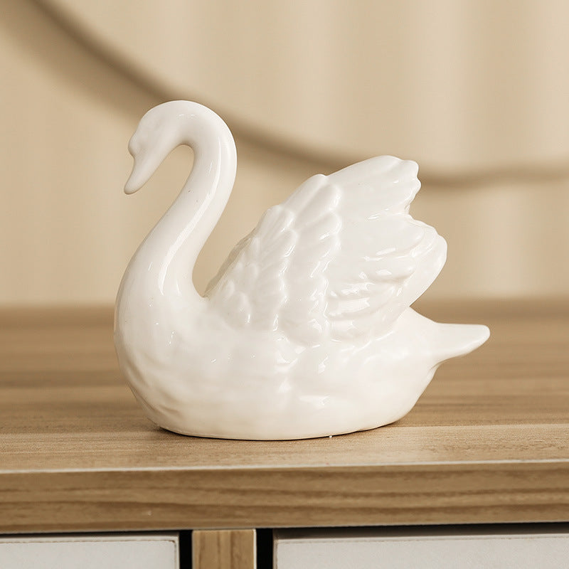 Elegante Keramikschwanfigur Brehn