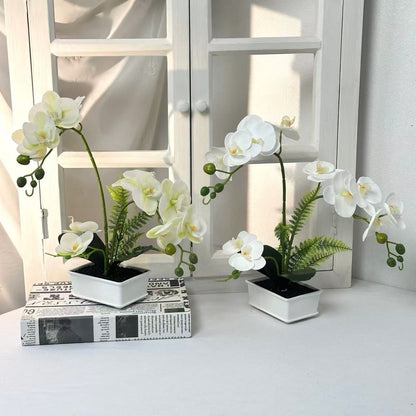 Elegante künstliche Orchideenarrangement für die Innendekoration