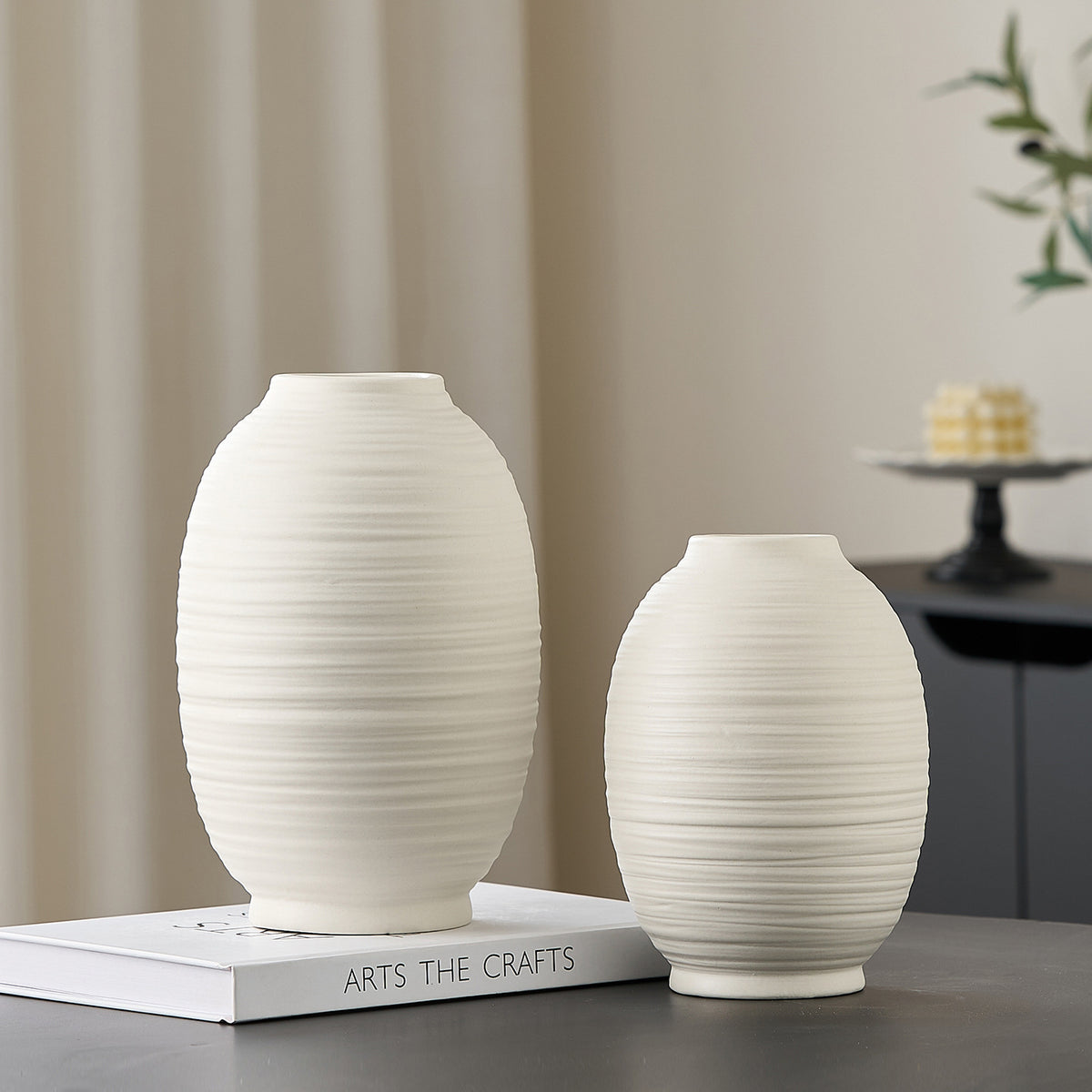 Dekorative Keramikvase mit kunstvollem Rillenmuster Brehn