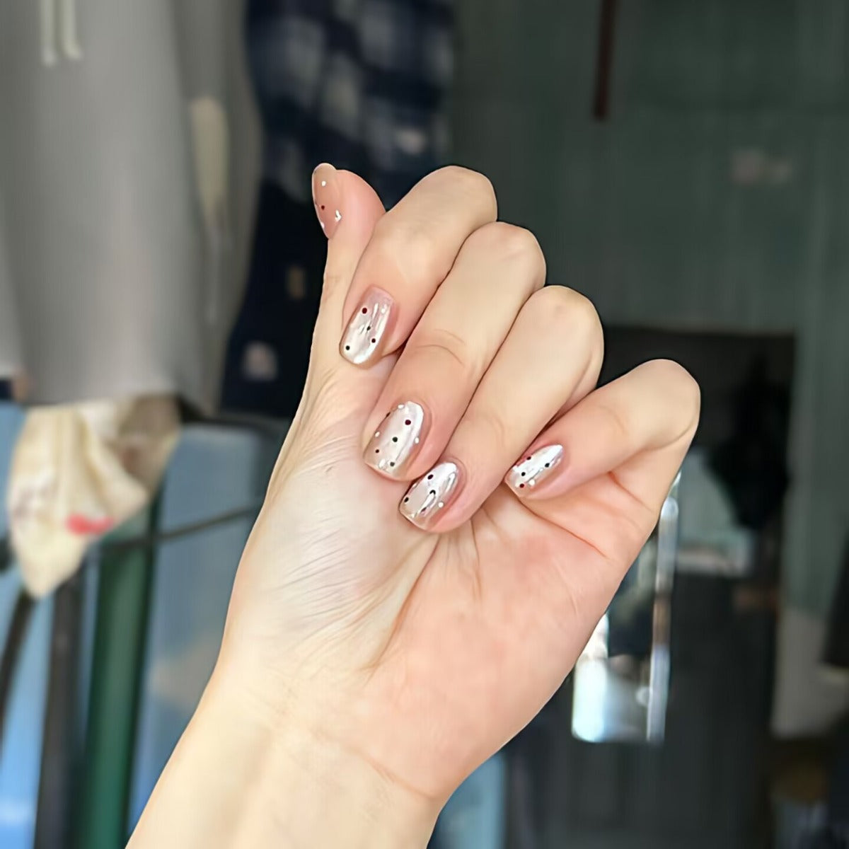 Trendige Kunstnägel mit Glitzer-Effekten Brehn