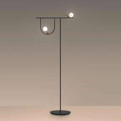 Moderne Multifunktionale Stehlampe mit integriertem Beistelltisch