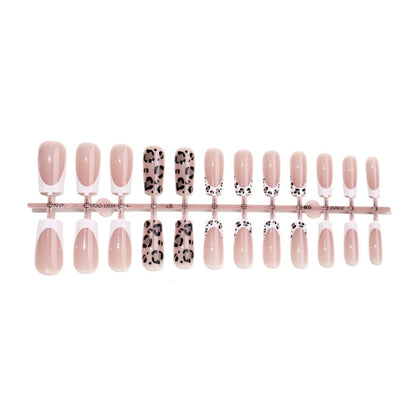 Kunstnagelset mit elegante Blumen- und Leopardendesign Brehn
