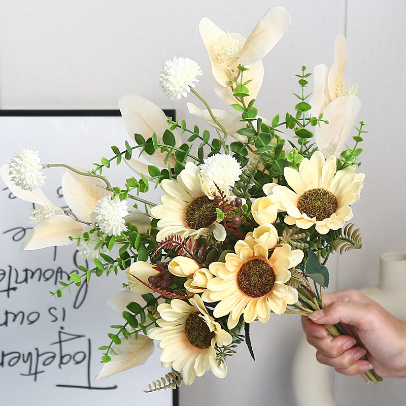 Dekorative Sonnenblumenblumenarrangement