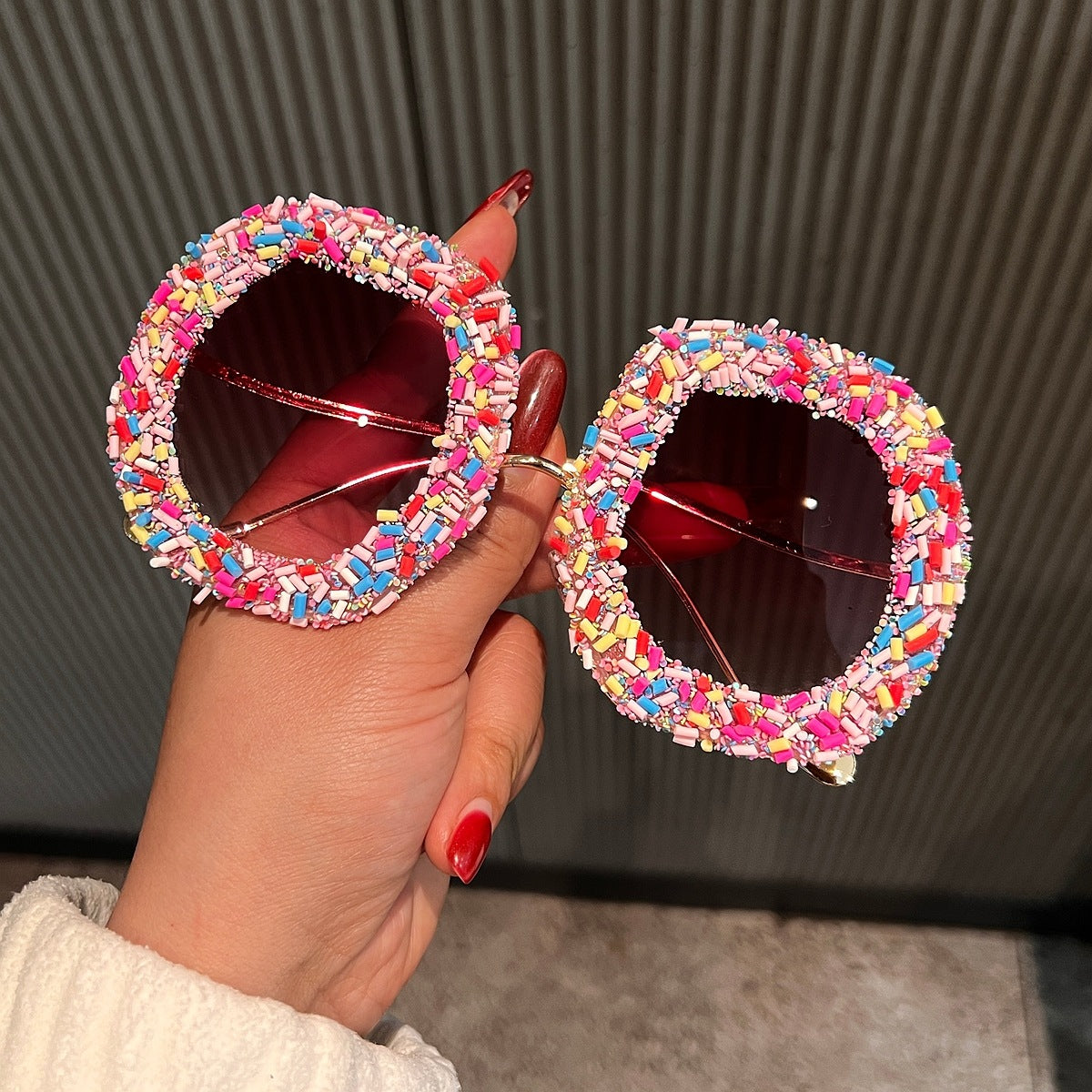 Damen Fashion-Sonnenbrille mit kreativen Strukturen und bunten Akzenten Brehn
