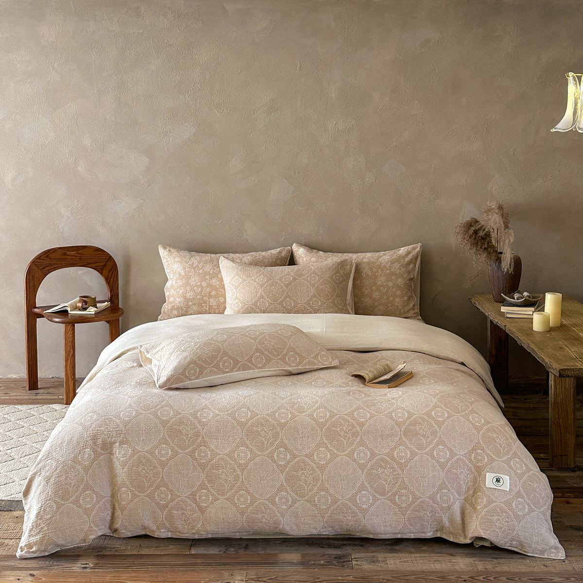 Luxuriöse Baumwoll-Leinen Bettwäschegarnitur mit leichter Steppstruktur und floralem Jacquard