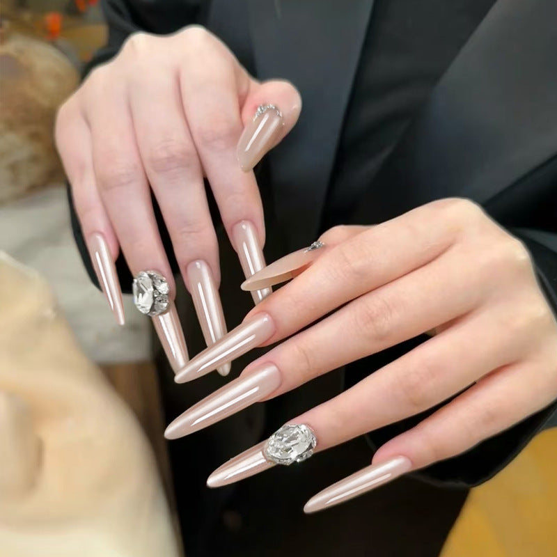 Kunstnagelset mit funkelnden Glitzer- und holografischen Akzenten Brehn